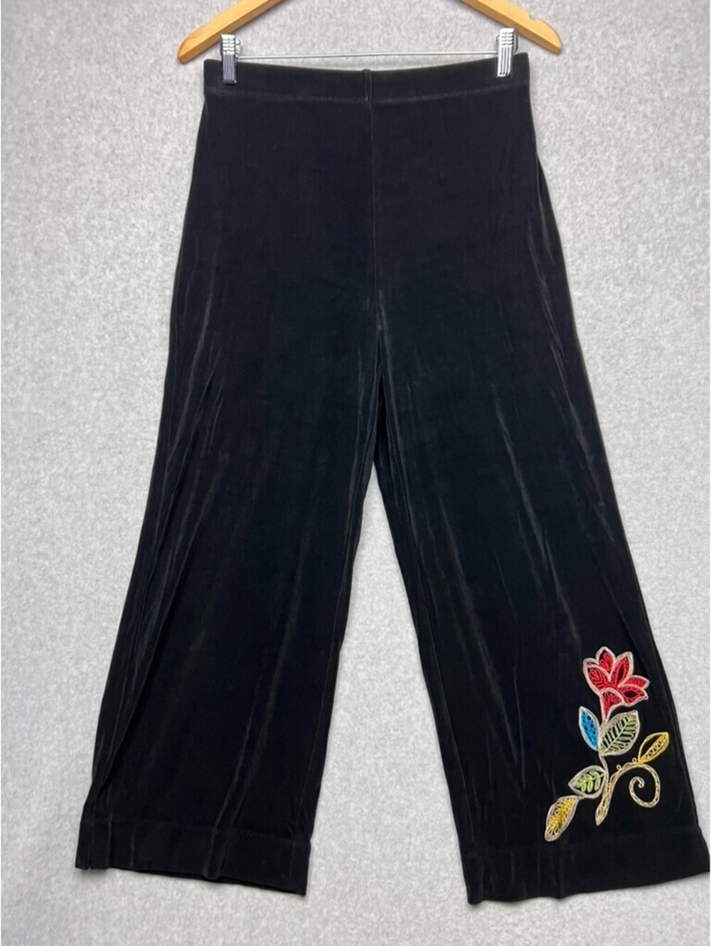 Chicos Travelers Pants 1 M Black Slinky Acetate Wide Leg Embroidered Flower Boho